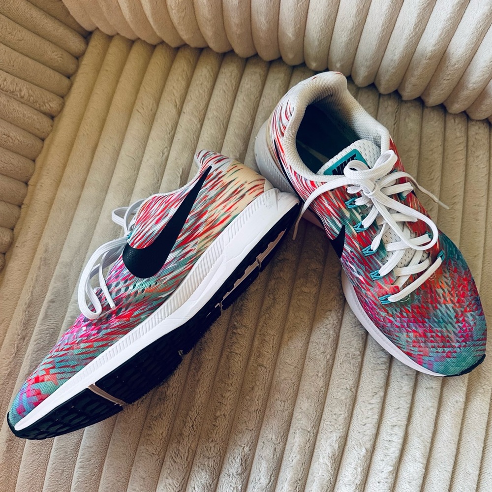Nike Air Zoom Pegasus 34 in vibrant Sunburst Blue/White-Pink colorway - Picture 5 of 12